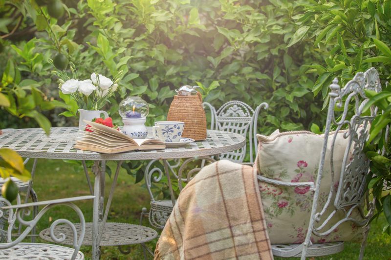 Tavolo e sedie da giardino: come sceglierli in base allo stile - Cose e Case