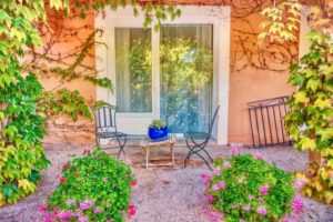 Ambientazione in Giardino Provenzale