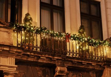 balcone a Natale luci