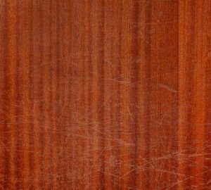 graffi su legno e mobili