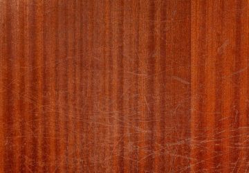 graffi su legno e mobili